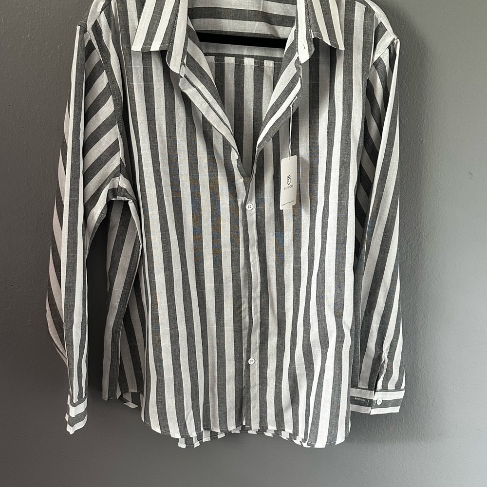 Woman’s NWT striped button up shirt size XL